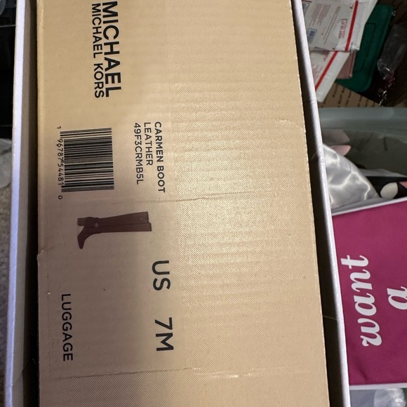Michael Kors heeled knee high bootsh boots. NIB.box is in bad shape - Picture 5 of 7